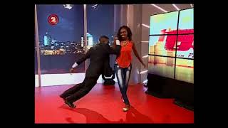 Haitianos bailando merengue en television [upl. by Aedni]