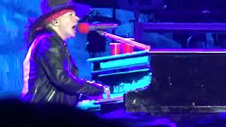 NOVEMBER RAIN  GUNS N ROSES I Winnipeg August 24 2017 IGF  Not in this Lifetime [upl. by Assylem]