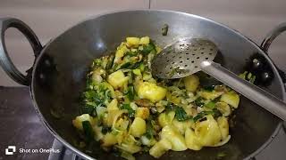 Tasty Indian food recipes veg  Aloo spring onion ki sabji kaise banate hain [upl. by Dougald]