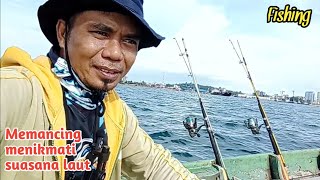 Memancing sekedar menghibur hati di laut hasilnya cukuplah untuk di goreng  goreng [upl. by Kling]