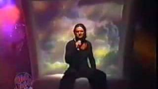 Ricardo Arjona  La Nena Otro Rollo 2003 211flv [upl. by Ysac]