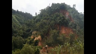 EBOULEMENT DE TERRE A LA FALAISE DE DSCHANG MENOUA OUEST [upl. by Dorren70]