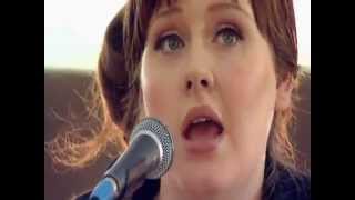 Adele  Hometown Glory Live on a BBC 2 show called quotSoundquot Aired 27th October 2007 [upl. by Martinelli788]