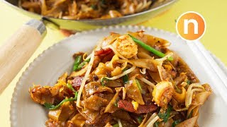 Malaysian StirFried Rice Noodles  Char Kway Teow  Kuey Teow Goreng  炒粿条 Nyonya Cooking [upl. by Horbal]