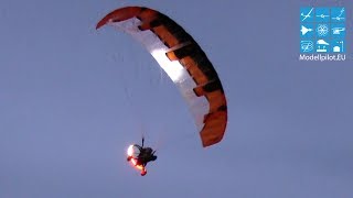 RC PARAGLIDER NIGHT FLIGHT SHOW NACHTFLUGSHOW ALFRED RACHNER MULTIPLEX AIRSHOW BRUCHSAL 2017 [upl. by Flor]