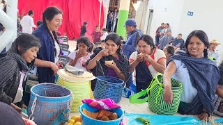 Bellas Mujeres Mixtecas Compartiendo Comidas Típicas de San Juan Mixtepec Juxtlahuaca Oaxaca México [upl. by Allard]