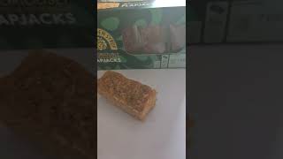 FLAPJACKS LYLES GOLDEN SYRUP flapjacks syrup oats snacks shorts [upl. by Atteuqaj536]