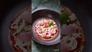 কিপ্টা বান্ধবী পাপড় দিয়ে Pizza বানিয়ে আমাদের treat দিয়েছিল 😂😂pizzarecipepapadpizza [upl. by Ellenoj78]