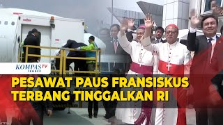 DetikDetik Pesawat Paus Fransiskus Terbang Tinggalkan Indonesia Menuju Papua Nugini [upl. by Allimac]