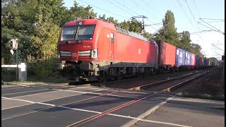 Züge in Erkner  Bahnübergang Beuststraße [upl. by Nauht]