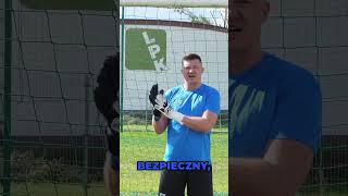 Poznaj rękawice Varis X PRO 🔥 gloves goalkeeper goalkeepergloves football footballmaster [upl. by Harrus]