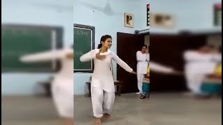 Dil ke kaale manas gelai bolan mein bhi tota see school girl dancing [upl. by Seidel]