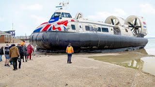 Genius Way British Operate Passenger Hovercraft on Water [upl. by Mercedes]