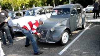 Démarrage Citroën 2 CV de 1954 à la manivelle [upl. by Correy477]