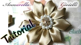 Tutorial Kanzashi con nastro di raso  Fabric flower tutorial [upl. by Mossberg]