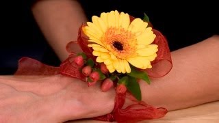 Gerbera Homecoming Dramatic Corsages and Boutonnieres [upl. by Walsh962]