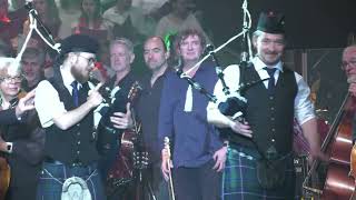 Adaptation de Mull of Kintyre Cornemuse et orchestre symphonique  Musiciens du chœur  Bagpipes [upl. by Tenom598]