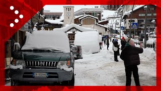 Continua a nevicare in Val dAosta a Cervinia impianti chiusi per il rischio valanghe [upl. by Trilbie]