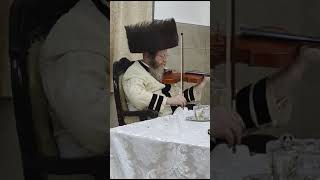 Trebishaner Rebbe playing Violin at his Tisch on Motzai Yom Kippur 5784 [upl. by Nuahsor]