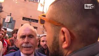 Montecitorio sputi al cameraman Pappalardo Paura di essere spiati dalla polizia politica [upl. by Trebma]