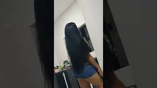 Titia jogando o cabelo [upl. by Llerud]