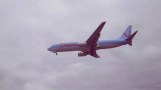 thomson airways 737 landing at gatwick [upl. by Lana]