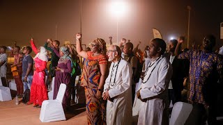 Burkina Faso Muslime und Christen feiern gemeinsam Fastenbrechen [upl. by Yauqaj]