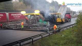 Vögele SUPER 30002 im Einsatz auf der A10 Berliner Ring [upl. by Anahsat]