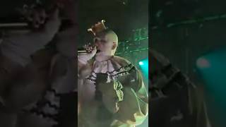 Puddles Pity Party canta Holy Diver em show do Primus [upl. by Ettevram]