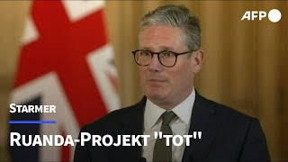 Starmer will RuandaAbschiebeProjekt stoppen  AFP [upl. by Sapphera]