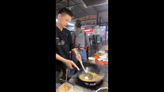 The cooking process for fried rice fried noodles and fried rice vermicelli in Chinese cuisine [upl. by Lugo]