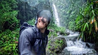 Solo Übernachtung im Regenwald  Bambus eigenes Messer Hängematte Wasserfall Indonesien [upl. by Dyche]