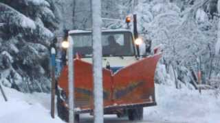 Déneigement  Unimog 1450 amp Sicometal \ [upl. by Lyrrad]