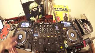 SIMPLE BEGINNER DJ MIXING LESSON BY ELLASKINS [upl. by Nilya242]