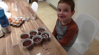 Fondant et coeur coulant au chocolat Toms cooking [upl. by Idak]