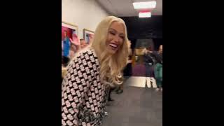 Gwen Stefanis Surprise “Hollaback Girl” Welcome on The Jennifer Hudson Show [upl. by Ultima]