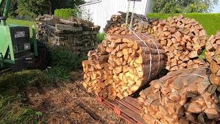 Brennholz sägen Trommelsäge Vogesenblitz Quatromat Fendt 108S langes Förderband [upl. by Reppep20]