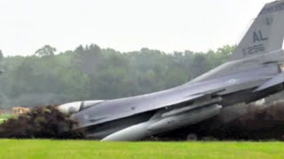 OMG Scared Pilot Crashes F16 at Oshkosh 2011 [upl. by Nelac]