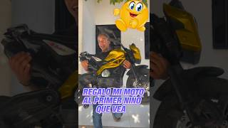 Regalo mi moto al primer niño que vea [upl. by Ilyah593]