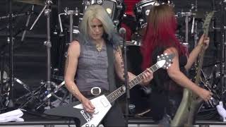 L7  Pretend That Were Dead Live At The Download Festival 2018 [upl. by Yrred61]