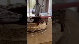 Perfekte Torte😍 foodshorts easyrecipe schokoladenkuchen schnellesrezept foodie trendfood [upl. by Ahusoj]