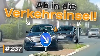 Crash vor Verkehrsinsel Drama an der Ausfahrt und Kangal ausgebüchst  GERMAN DASHCAM  237 [upl. by Raval580]