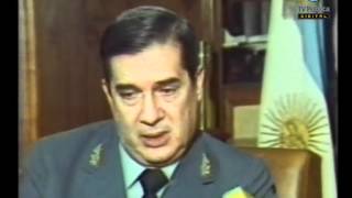 Archivo histórico Entrevista de la televisión mexicana al Brigadier Lami Dozo  02061982 [upl. by Hanikehs]