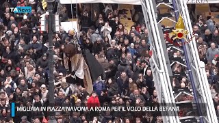 Migliaia in piazza Navona a Roma per il volo della Befana [upl. by Lonyer]