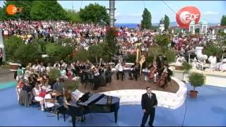 Paul Potts performs Mamma at ZDF Fernsehengarten [upl. by Ecinuahs]