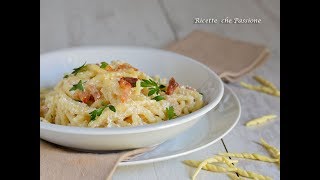 Pasta con ricotta e pancetta  Ricette che Passione [upl. by Ahsakat]