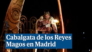 Los Reyes Magos desfilan con su cabalgata por Madrid [upl. by Dnalkrik836]