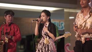 Kala cinta menggoda Chrisye Live Cover by Nanda Candra and Friends [upl. by Westfahl]