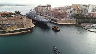 Nave Cavour transita il canale navigabile di Taranto [upl. by Inalej]