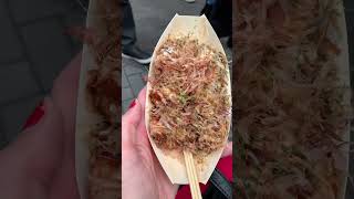 “alive” bonito flakes on takoyaki Dotonburi Osaka 2019 The fish flakes move from the heat [upl. by Naeerb]